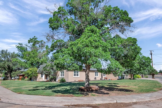 1600 W Kansas Ave, Midland, TX 79701 - view of front of property featuring a front yard and stucco siding