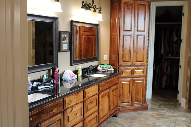 173 W 87th St, Odessa, TX 79764 - full bath featuring double vanity and a spacious closet