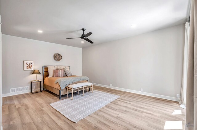 bedroom with visible vents, baseboards, ceiling fan, recessed lighting, and light wood-style flooring