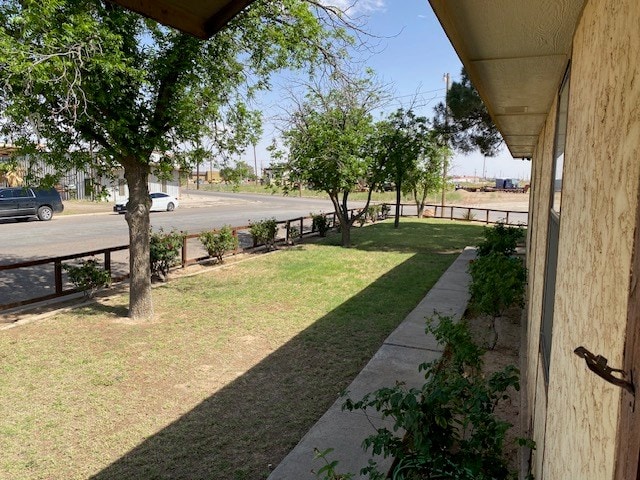 1413 S Oak St, Pecos, TX 79772 - view of yard featuring fence