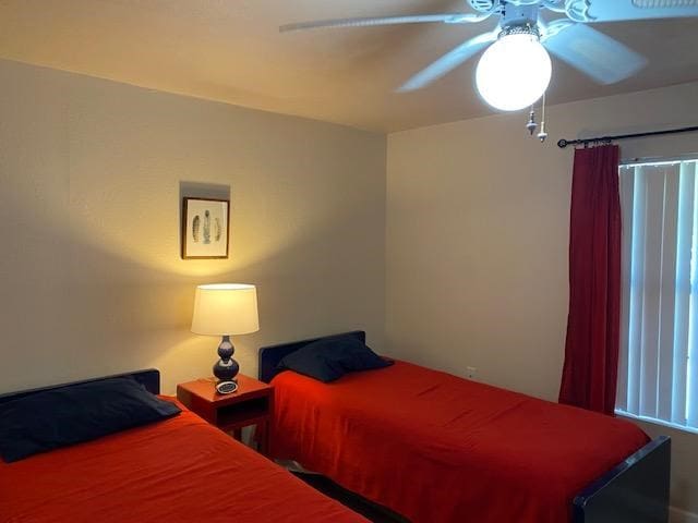 1413 S Oak St, Pecos, TX 79772 - bedroom featuring ceiling fan