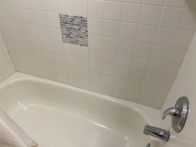 1413 S Oak St, Pecos, TX 79772 - view of full bath