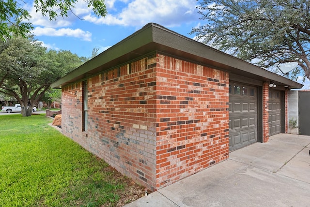 20 Sunnygrove Dr, Odessa, TX 79761 - view of side of property featuring brick siding and a yard