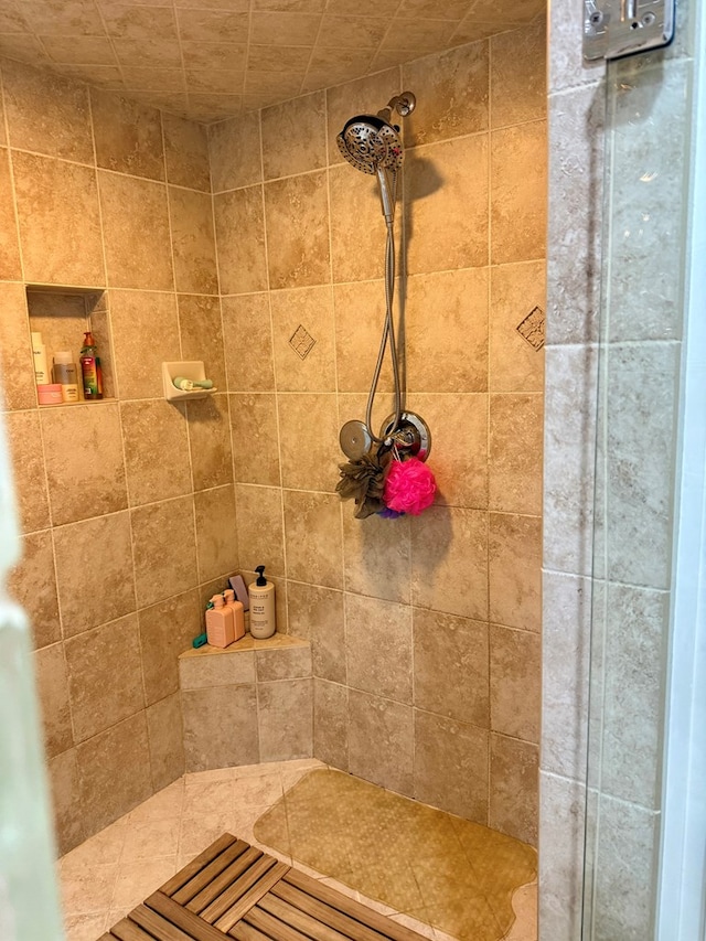 5 Muirfield Dr, Odessa, TX 79762 - bathroom featuring a tile shower
