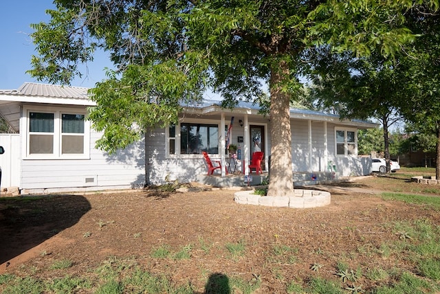 700 NE 2nd St, Andrews, TX 79714 - single story home with a porch, crawl space, and a metal roof