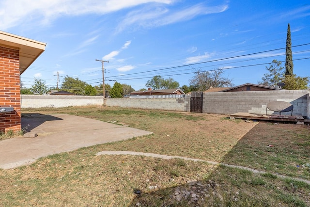 2616 E 21st St, Odessa, TX 79761 - view of yard featuring a patio area and a gate