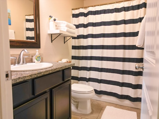 full bathroom featuring toilet, tile patterned floors, a shower with shower curtain, and vanity