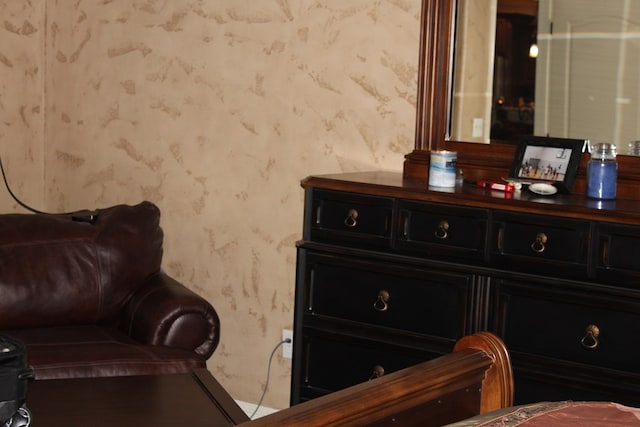 sitting room featuring wallpapered walls