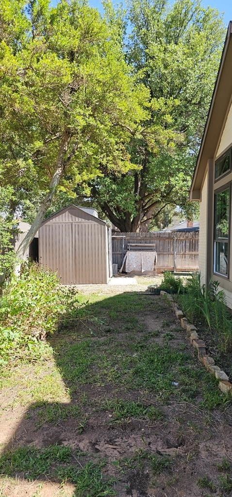 2304 Regal Pl, Midland, TX 79707 - view of yard
