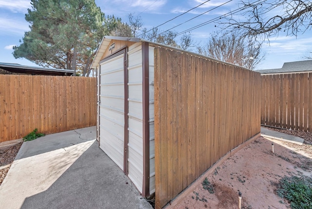 view of outbuilding featuring an outdoor structure and a fenced backyard