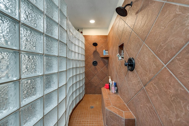 2919 Kirkwood Dr, Odessa, TX 79762 - full bath featuring a tile shower, a textured ceiling, and recessed lighting