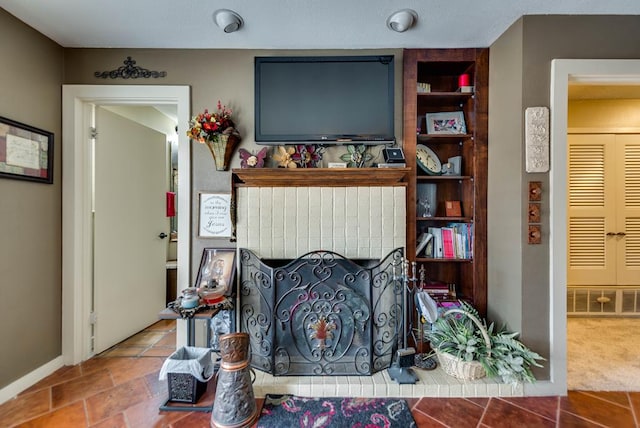 2919 Kirkwood Dr, Odessa, TX 79762 - detailed view of baseboards and built in features