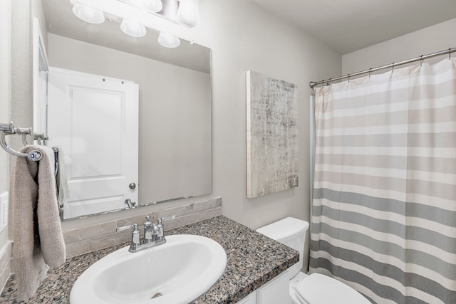 full bathroom with vanity, toilet, and a shower with curtain