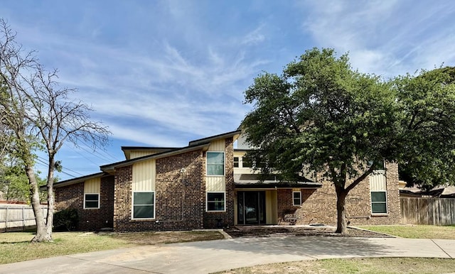 6305 Mecca St, Odessa, TX 79762 - mid-century home featuring brick siding