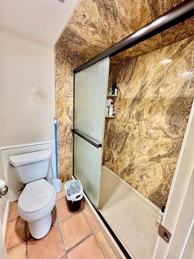 6305 Mecca St, Odessa, TX 79762 - full bath featuring a stall shower, toilet, and a wainscoted wall