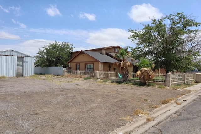 1642 S Plum Ave, Pecos, TX 79772 - view of front facade featuring an outbuilding
