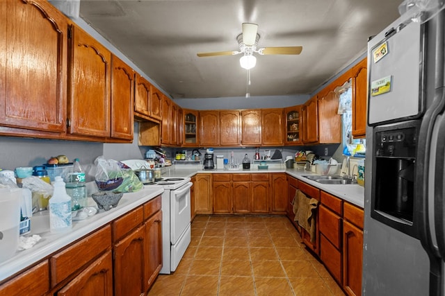 kitchen featuring stainless steel fridge with ice dispenser, electric stove, ceiling fan, and sink