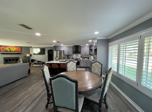 1401 S Franklin Ave, Monahans, TX 79756 - dining space featuring crown molding, dark wood-style floors, and recessed lighting