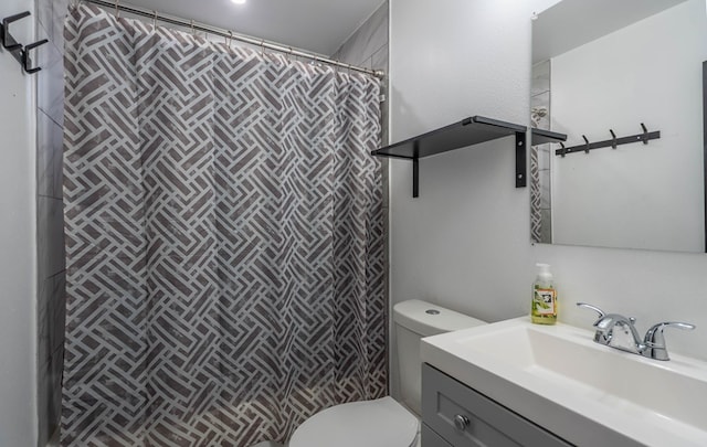 411 N San Jacinto St, Odessa, TX 79762 - bathroom featuring vanity and curtained shower