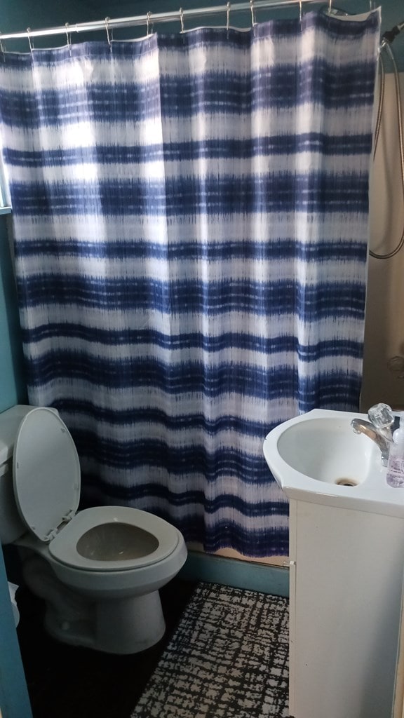302 E 67th St, Odessa, TX 79762 - bathroom featuring vanity and a shower with curtain