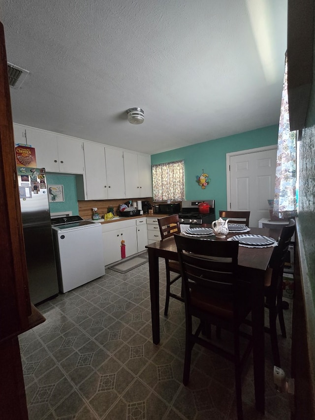3207 Eastland Ave, Odessa, TX 79763 - kitchen featuring stainless steel appliances, white cabinetry, and a textured ceiling