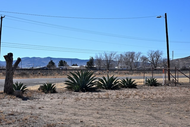 view of yard with a mountain view