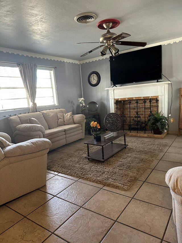 1001 Dorothea St, Crane, TX 79731 - living room featuring ceiling fan and visible vents