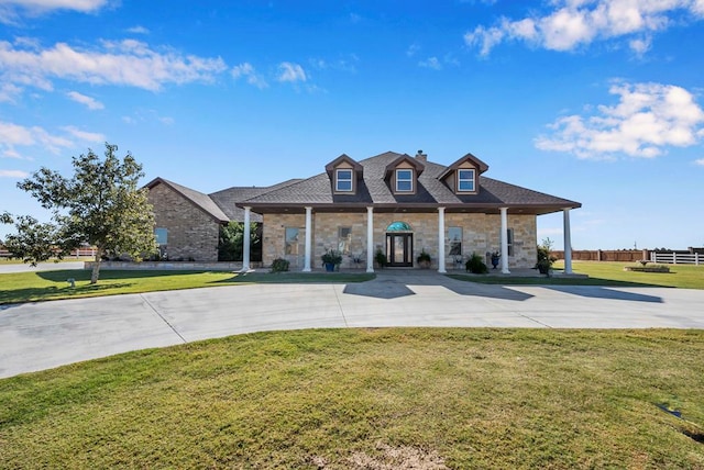 view of front of property featuring a front lawn and a porch