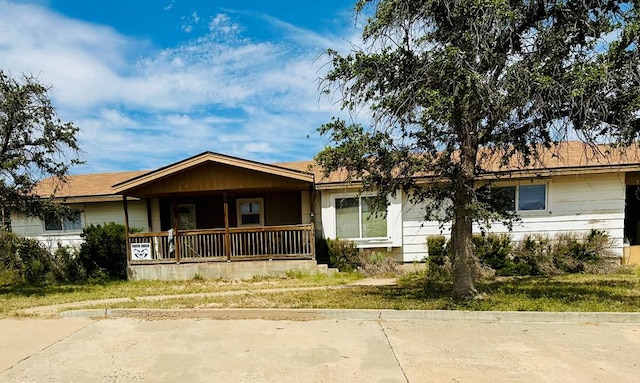 1405 S Houston Ave, Mccamey, TX 79752 - photo 1