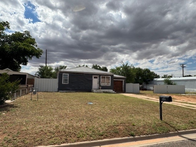 207 NW 3rd, Seminole, TX 79360 - photo 2