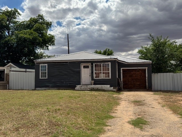 207 NW 3rd, Seminole, TX 79360 - photo 3