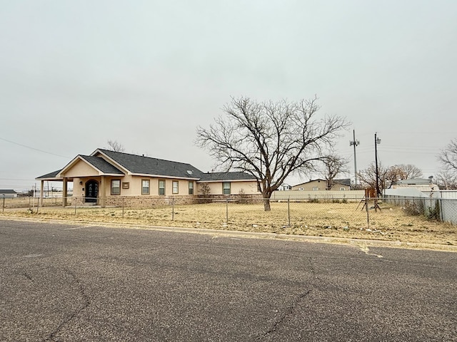 single story home featuring a fenced front yard