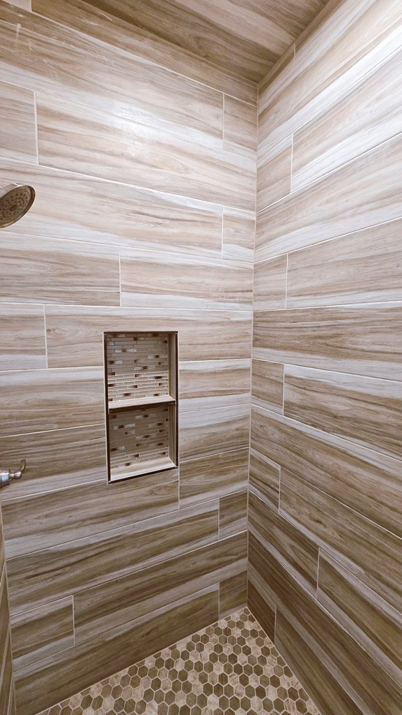 3630 El Cajon Ave, Odessa, TX 79765 - bathroom featuring a tile shower
