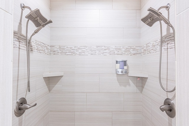 479 County Rd 306, Seminole, TX 79360 - full bathroom with a tile shower
