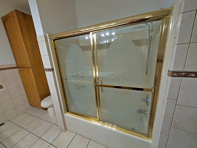 101 Hereford Dr, Fort Davis, TX 79734 - full bathroom featuring enclosed tub / shower combo, tile walls, tile patterned flooring, and a wainscoted wall