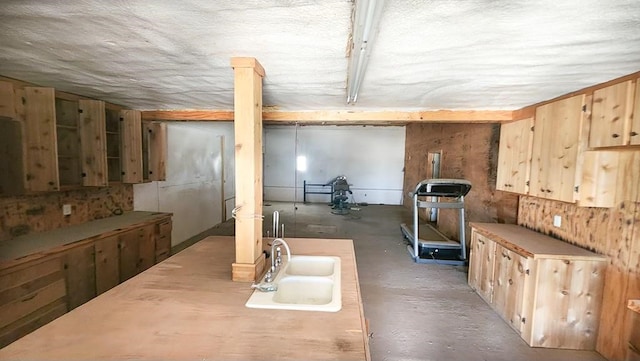 1000 N 12th St, Wink, TX 79789 - basement with a sink