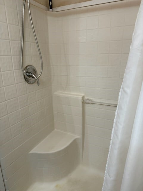 full bath featuring a tile shower