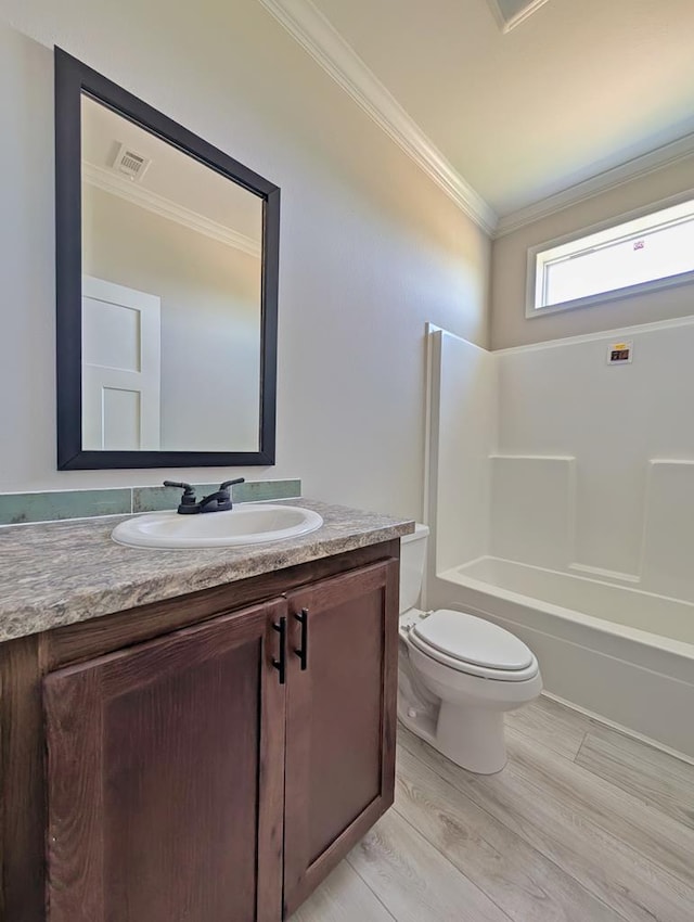 9 Prairie View Ln, Alpine, TX 79830 - full bath featuring crown molding, vanity, wood finished floors, and  shower combination