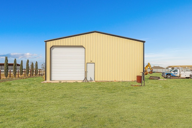 view of outdoor structure featuring a garage and a yard