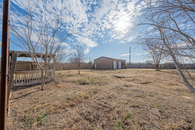 view of yard featuring a garage and an outdoor structure