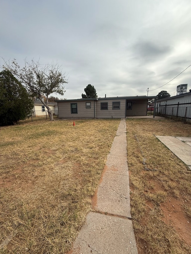 view of front of house featuring a front yard