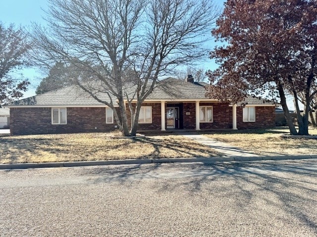 ranch-style home featuring a front yard