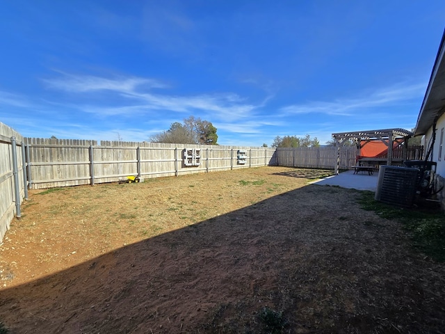 view of yard with a patio area and a pergola