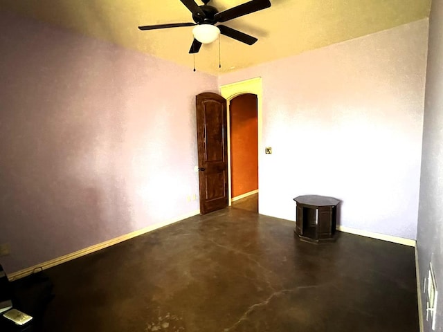 empty room with ceiling fan