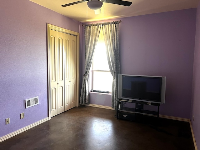 unfurnished bedroom with ceiling fan and a closet