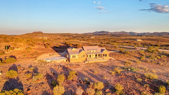 birds eye view of property featuring a mountain view