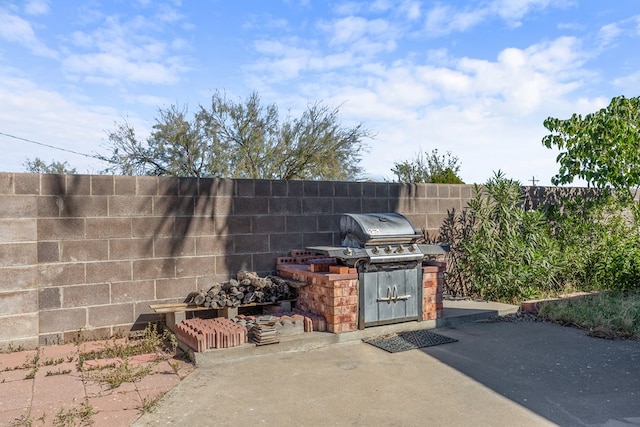 view of patio / terrace with grilling area and an outdoor kitchen