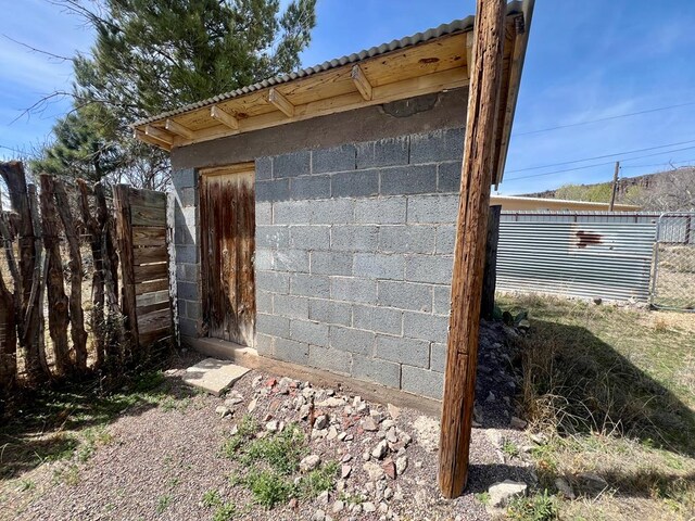 view of side of property with an outdoor structure