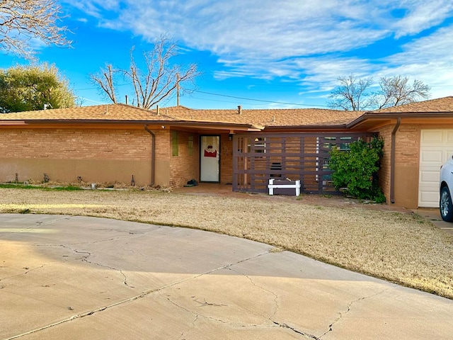 view of front of house featuring a garage