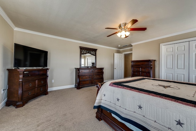 bedroom with ceiling fan, light colored carpet, ornamental molding, and a closet